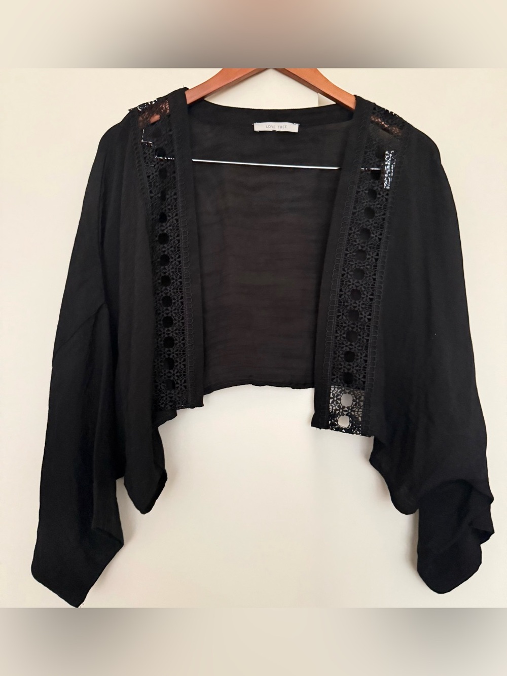 LoveTree Black Open-Front Lace Crochet-Trim Kimono Sleeve Crop Cardi Shrug OS